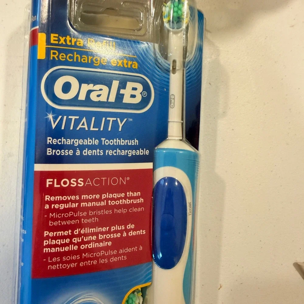 Oral-B Vitality FlossAction Electric Rechargeable Toothbrush Blue White New